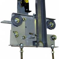 Каретка (левая) дверей кабины проемом 700 мм 0411К.23.10.010